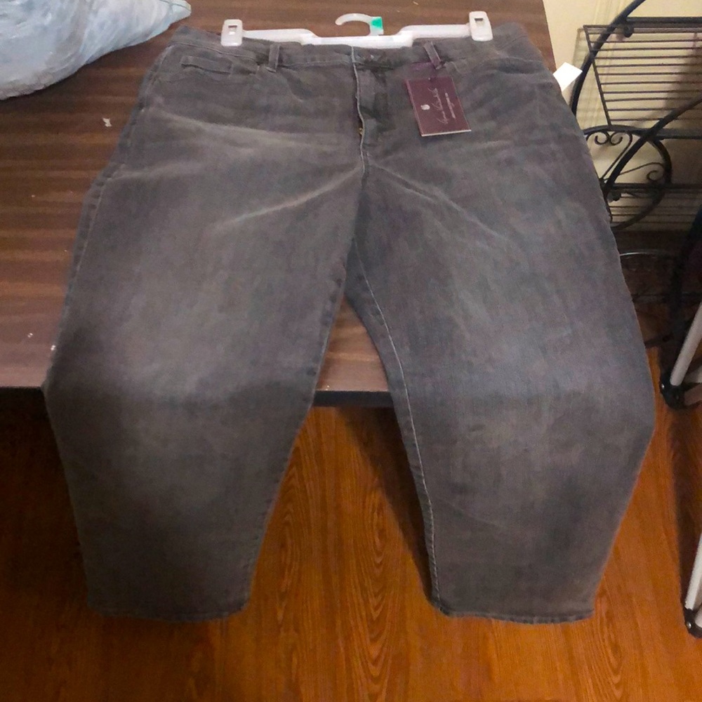 Gloria Vanderbilt faded style black jeans